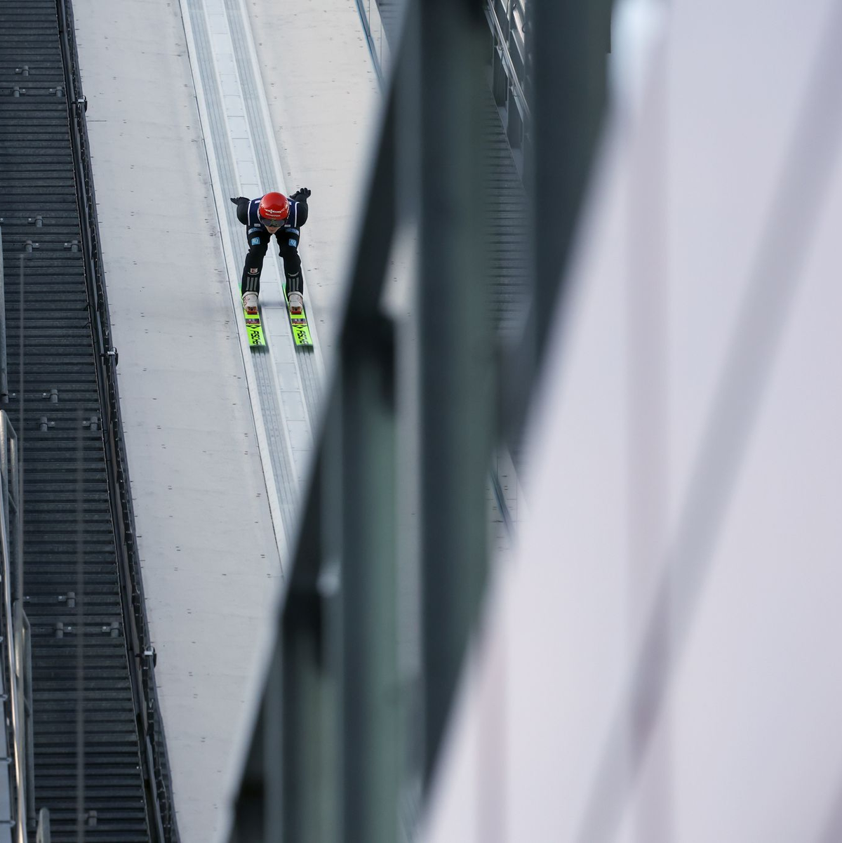 Fiel zurück: Karl Geiger. - Foto: Karl-Josef Hildenbrand/dpa
