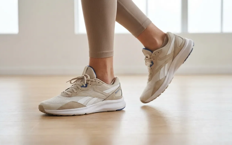 Seitlicher Schritt: Einfache Übung für stabile Hüften - Foto: über boerse-global.de