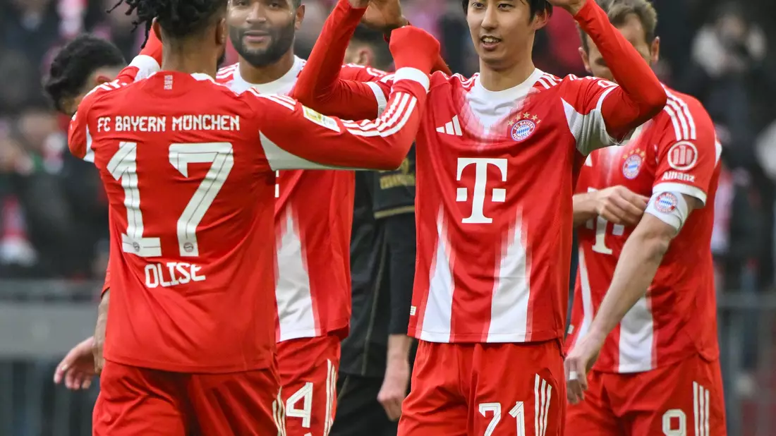 Hiroki Ito jubelt über sein Tor zum 1:0. - Bild: Peter Kneffel/dpa