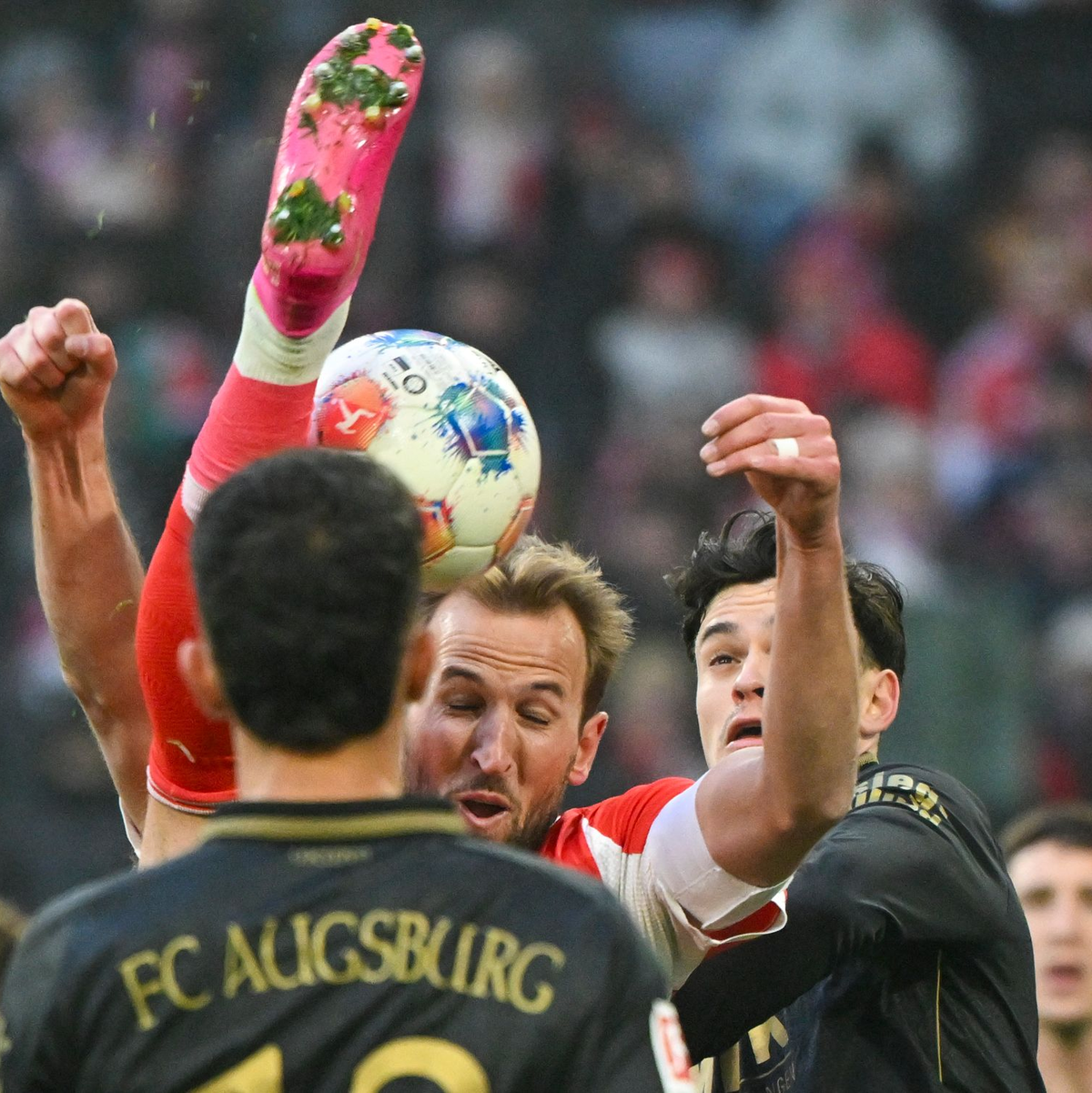 Als Kapitän ging Harry Kane (m) mit viel Einsatz voran. - Foto: Peter Kneffel/dpa