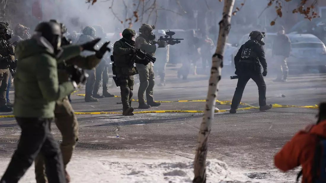In Minneapolis ist es erneut zu einem tödlichen Vorfall mit Bundesbeamten gekommen.  - Bild: Abbie Parr/AP/dpa