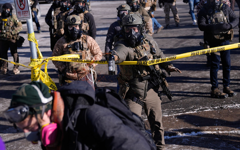 Ein Mann starb durch Schüsse eines Beamten in Minneapolis. - Foto: Abbie Parr/AP/dpa