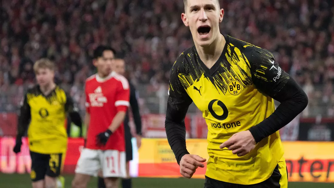 Nico Schlotterbeck bejubelt seinen Kopfballtreffer zum 2:0. - Bild: Soeren Stache/dpa