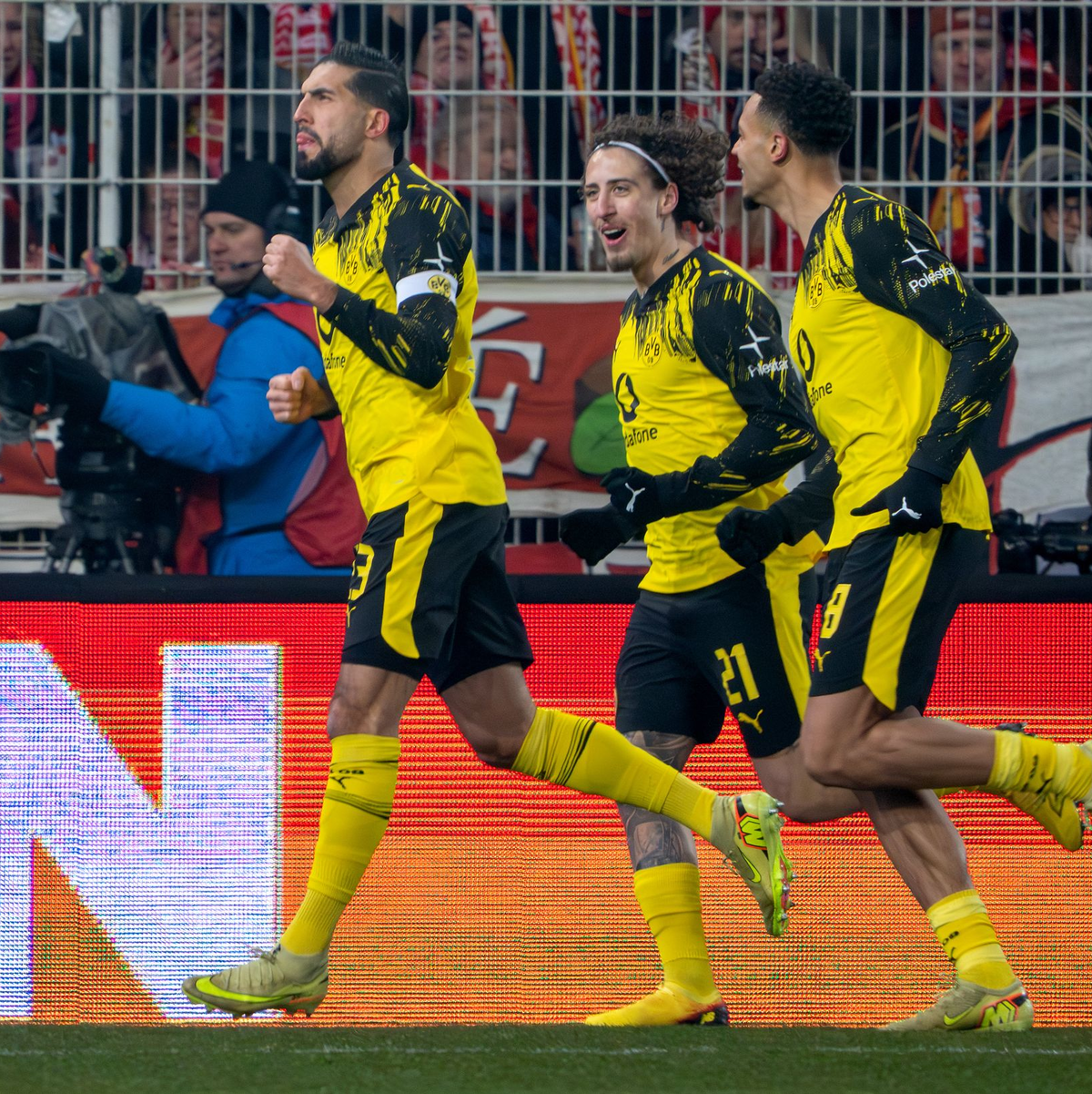 Emre Can (l) jubelt über seinen Treffer zum 1:0. - Foto: Soeren Stache/dpa