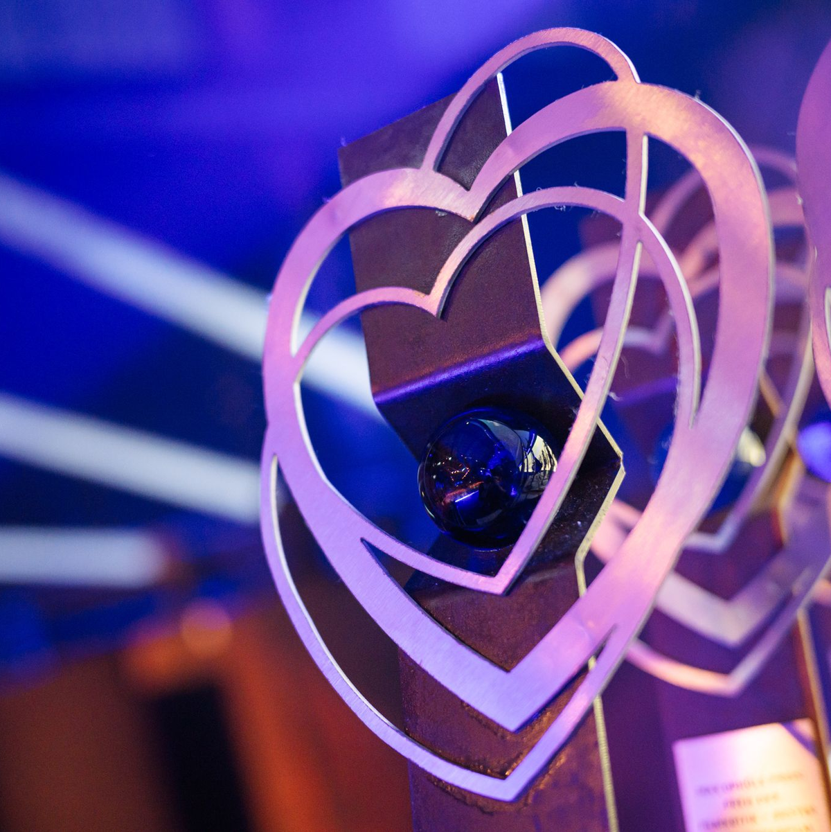 18 dieser begehrten Trophäen wurden am Samstagabend beim Filmfestival Max Ophüls Preis verliehen - neben Preisgeldern in Höhe von 123.500 Euro. (Symbolbild) - Foto: Oliver Dietze/dpa