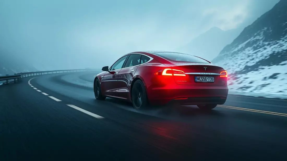 Tesla Model S meistert legendäre US-Überlandfahrt voll autonom - Bild: über boerse-global.de
