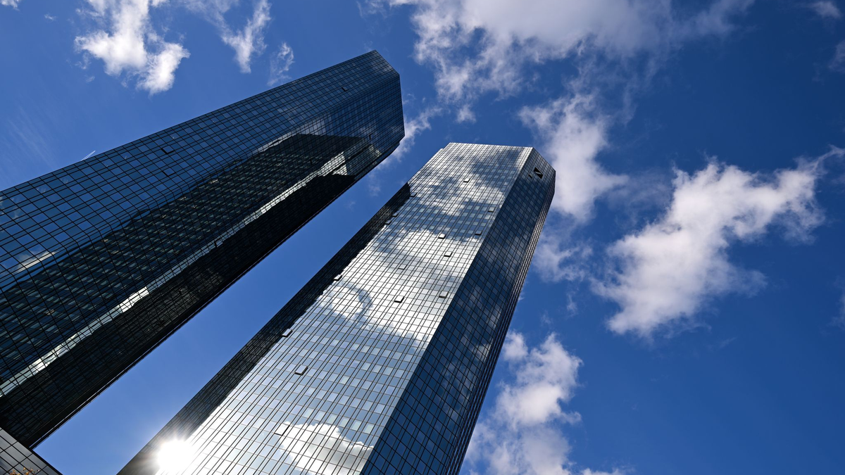 Die Deutsche Bank treibt die Digitalisierung ihres Privatkundengeschäfts voran. (Archivbild) - Foto: Arne Dedert/dpa