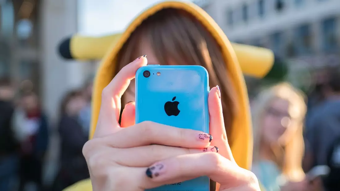 2016 ein großer Hype: Das Smartphone-Spiel «Pokémon Go», bei dem man virtuelle Monster in realer Umgebung fangen konnte. (Archivbild) - Bild: picture alliance / dpa