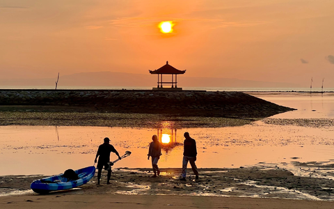 Für viele ist Bali das Traumziel schlechthin - aber der Massentourismus macht der Insel der Götter zu schaffen. (Archivbild) - Foto: Carola Frentzen/dpa