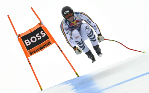 Luis Vogt gelingt eine bärenstarke Abfahrt in Kitzbühel. - Foto: Hans Klaus Techt/APA/dpa