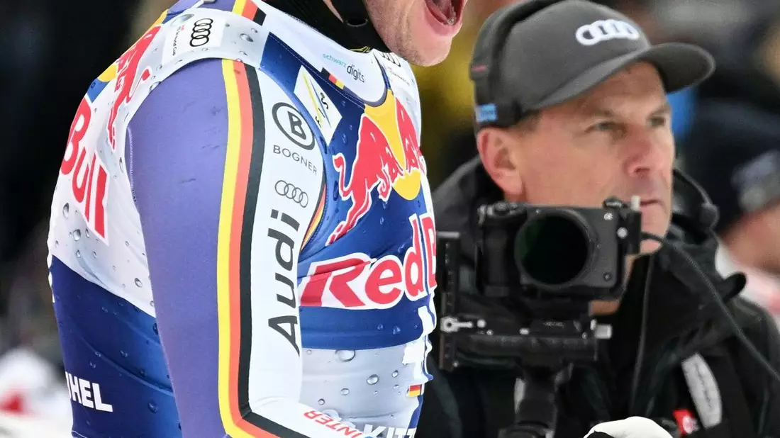 Jubel der Freude und Erleichterung: Luis Vogt nach Platz acht in Kitzbühel. - Bild: Barbara Gindl/APA/dpa