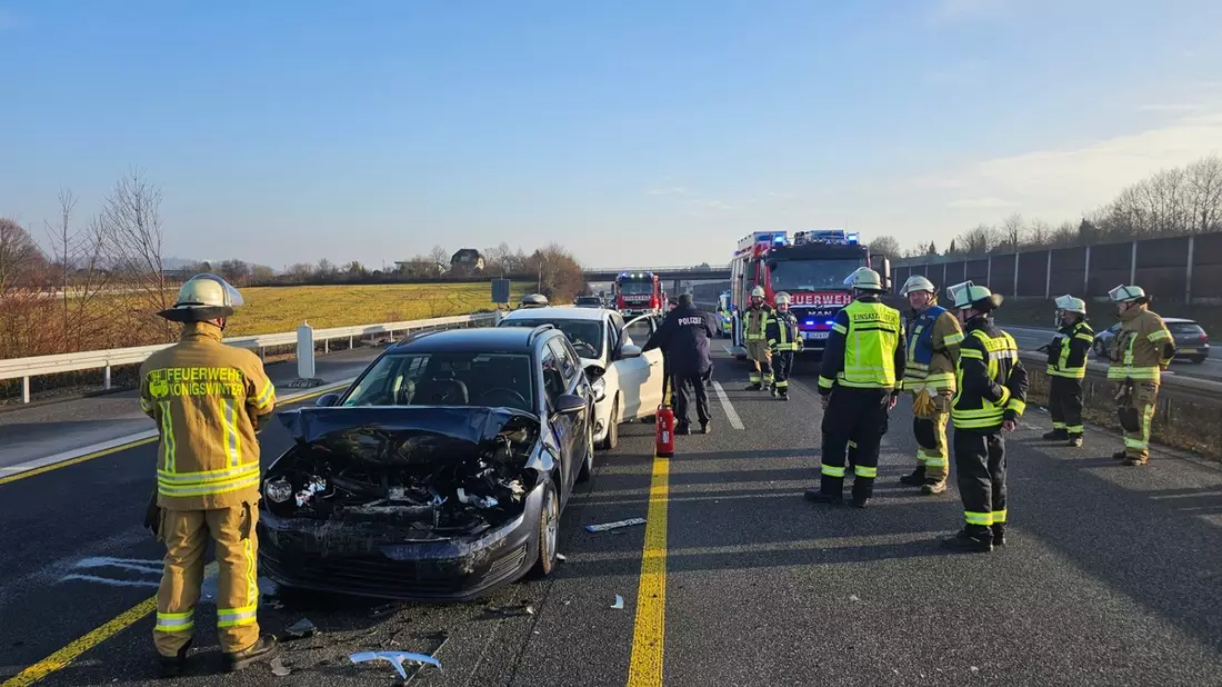 FW Königswinter: 11 Verletzte bei Auffahrunfall auf Autobahn A3 - Bild: presseportal.de