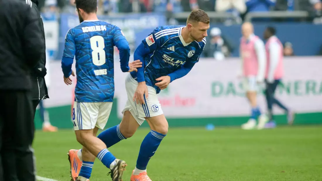 Edin Dzeko hatte entscheidenden Anteil am Schalker Punktgewinn. - Bild: Bernd Thissen/dpa