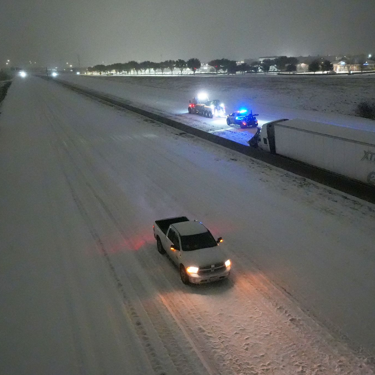 Das heftige Winterwetter trifft die Menschen in den USA hart. - Foto: Julio Cortez/AP/dpa
