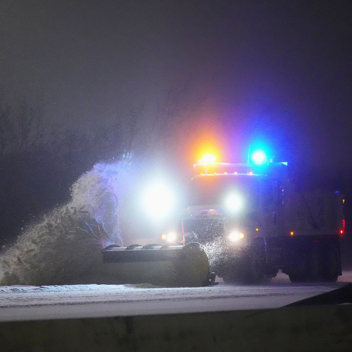 Der Wintereinbruch bringt das öffentliche Leben in vielen US-Bundesstaaten durcheinander.  - Foto: Julio Cortez/AP/dpa