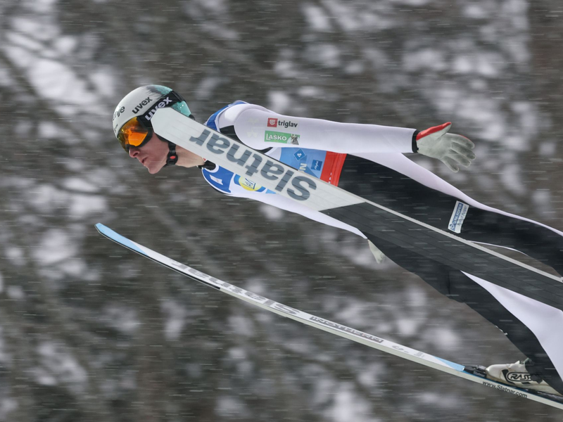 Domen Prevc sorgte bei der Flug-WM für eine kuriose Szene. - Foto: Karl-Josef Hildenbrand/dpa