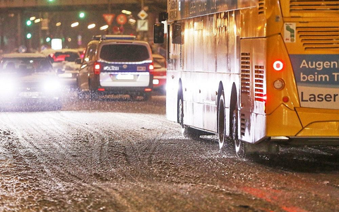 Straßenverkehr unter winterlichen Bedingungen in Berlin (Archiv) - Foto: via dts Nachrichtenagentur