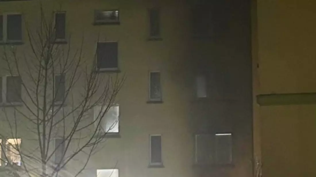 FW-E: Zimmerbrand im Essener Südostviertel - vierköpfige Familie rettet sich selbstständig ins Freie - Bild: presseportal.de