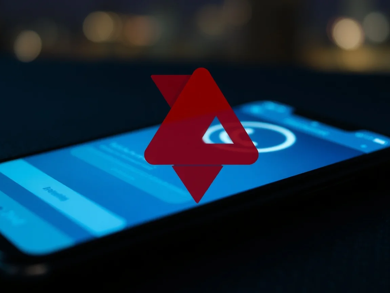 WhatsApp-Investmentbetrug: Neue Welle täuscht mit KI und Sparkasse-Logo - Foto: über boerse-global.de