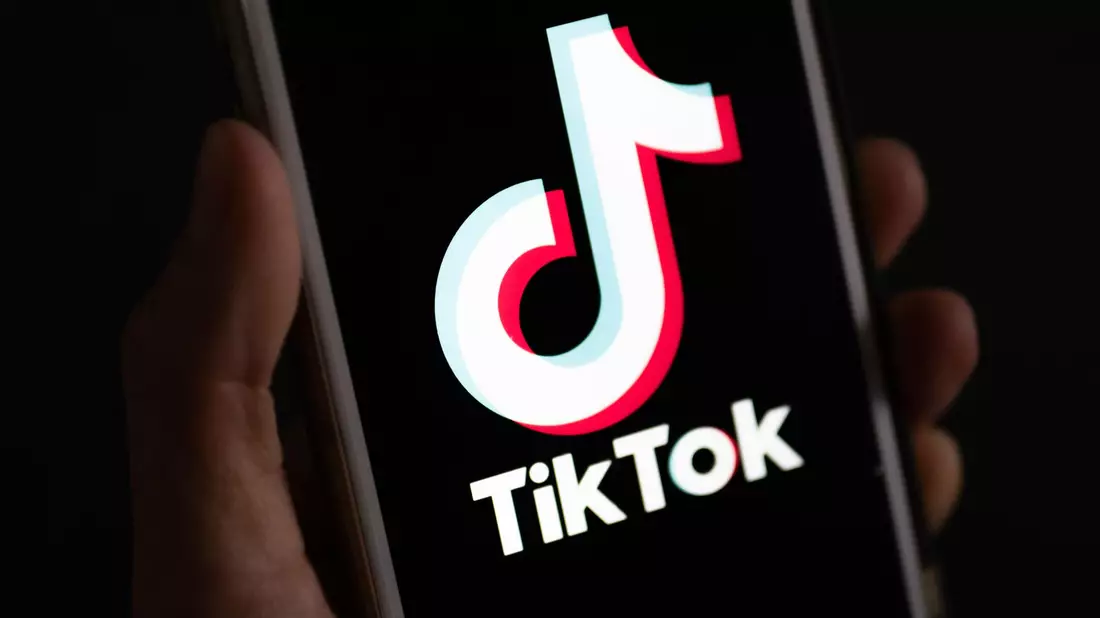 Die Plattform Tiktok hat in Deutschland viele junge Nutzerinnen und Nutzer. (Symbolbild) - Bild: Monika Skolimowska/dpa