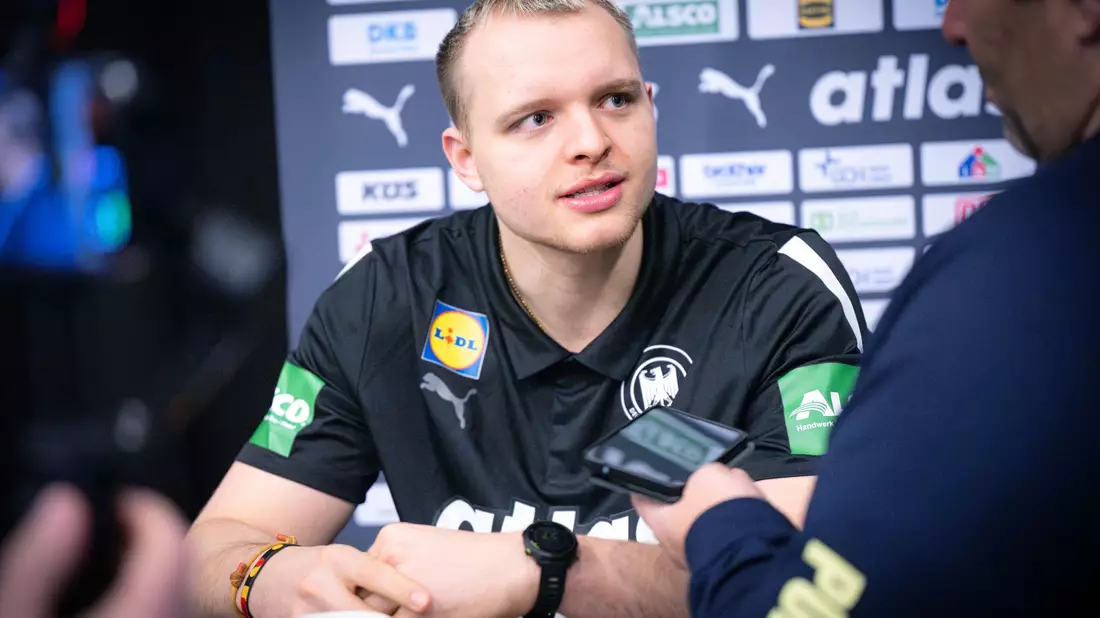 Keine Angst vor Dänemark: Handball-Nationalspieler Justus Fischer glaubt an einen deutschen Sieg. - Bild: Sina Schuldt/dpa