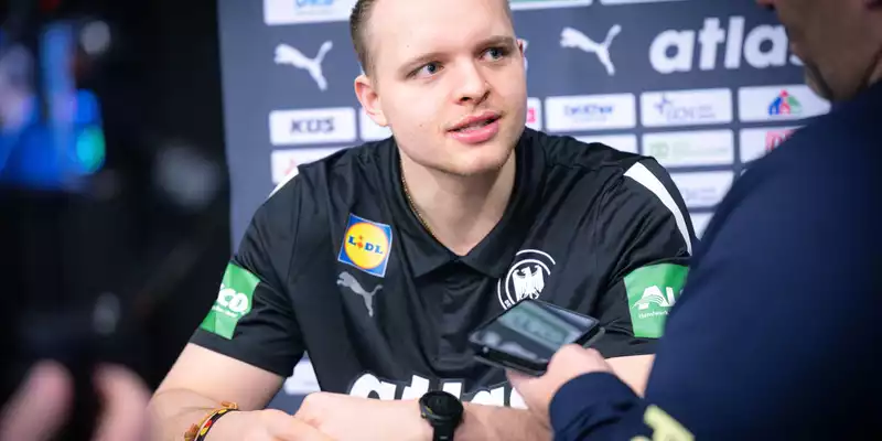 Keine Angst vor Dänemark: Handball-Nationalspieler Justus Fischer glaubt an einen deutschen Sieg. - Foto: Sina Schuldt/dpa