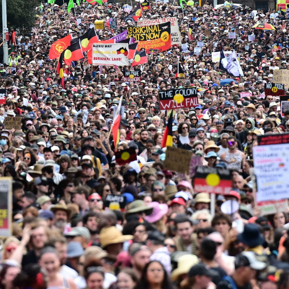 Traditionell protestieren am Nationalfeiertag Zehntausende gegen den «Invasion Day», wie sie den Tag nennen. - Foto: Dean Lewins/AAP/dpa