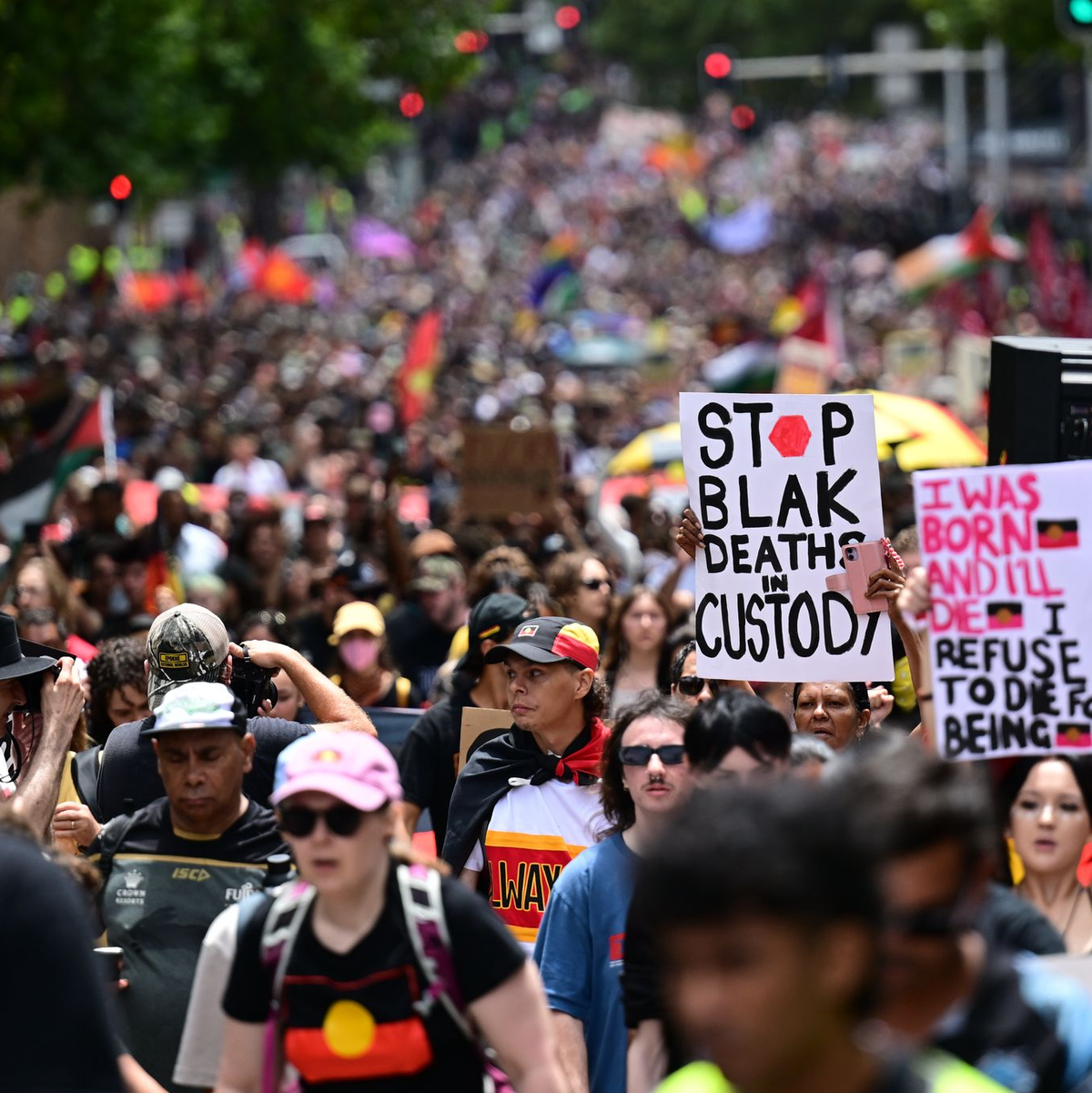 Viele fordern, das Datum des Nationalfeiertags zu ändern. - Foto: Dean Lewins/AAP/dpa