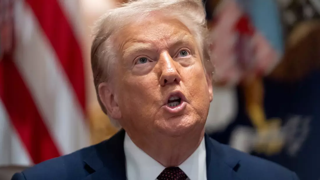 Zuletzt sorgten neue Zolldrohungen von Donald Trump im Grönland-Konflikt für Unsicherheit an den Börsen (Archivild) - Bild: Mark Schiefelbein/AP/dpa