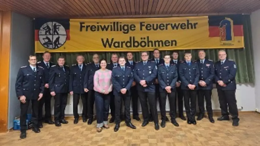 FFW Bergen: Hajo und Kohrs für 60-Jährige Mitgliedschaft geehrt. Jahreshauptversammlung der Ortsfeuerwehr Wardböhmen. - Bild: presseportal.de