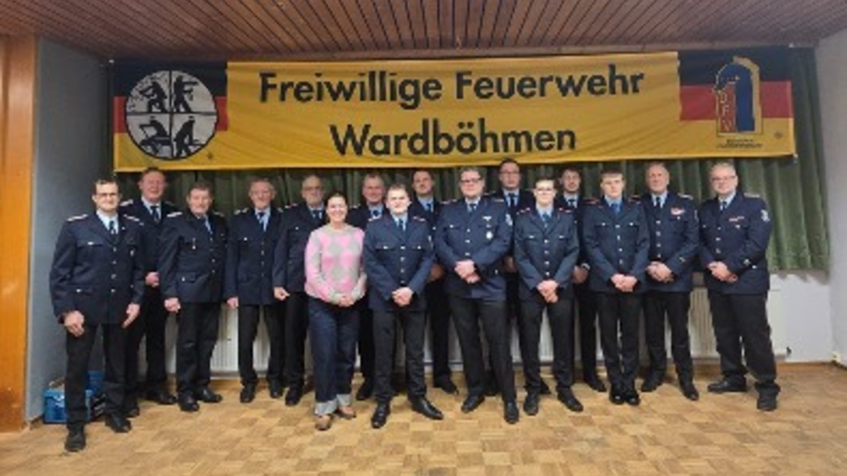 FFW Bergen: Hajo und Kohrs für 60-Jährige Mitgliedschaft geehrt. Jahreshauptversammlung der Ortsfeuerwehr Wardböhmen. - Foto: presseportal.de