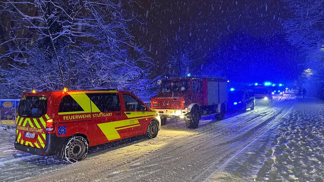 FW Stuttgart: Feuerwehr Stuttgart aufgrund von Schneefall im Einsatz - Bild: presseportal.de