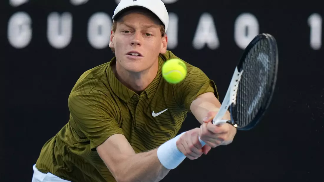 Jannik Sinner hatte im Achtelfinale von Melbourne keine Probleme. - Bild: Dar Yasin/AP/dpa