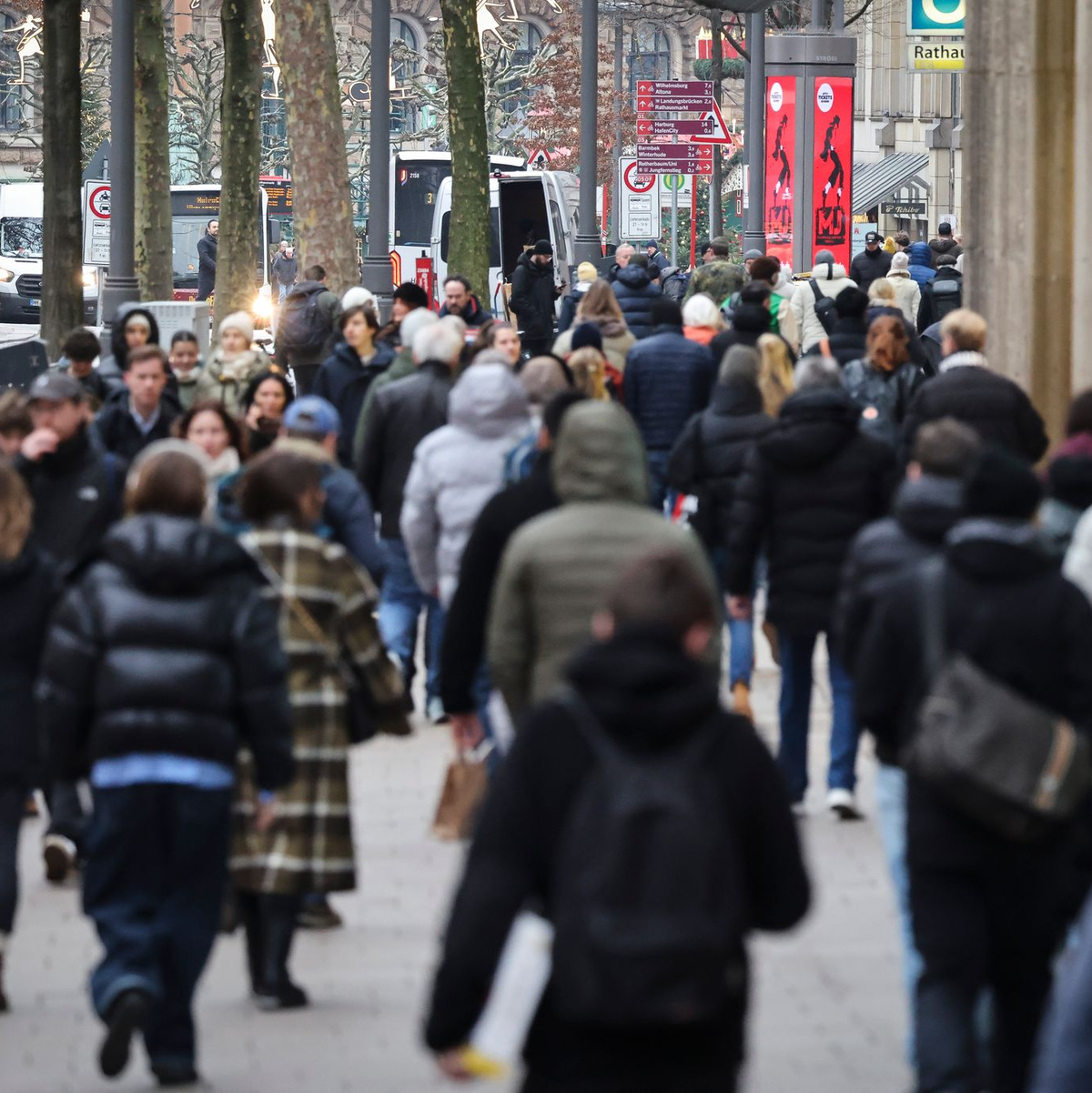 Der Handel zeigt sich im Januar zufriedener mit seinen Geschäften. (Symbolbild) - Foto: Christian Charisius/dpa
