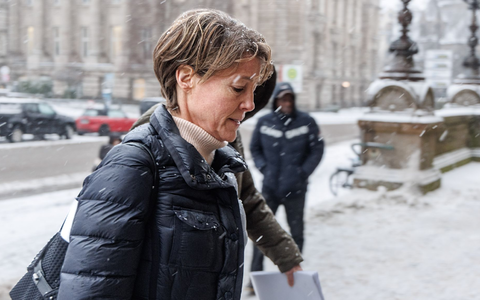 Christina Block auf dem Weg ins Gerichtsgebäude. - Foto: Markus Scholz/dpa