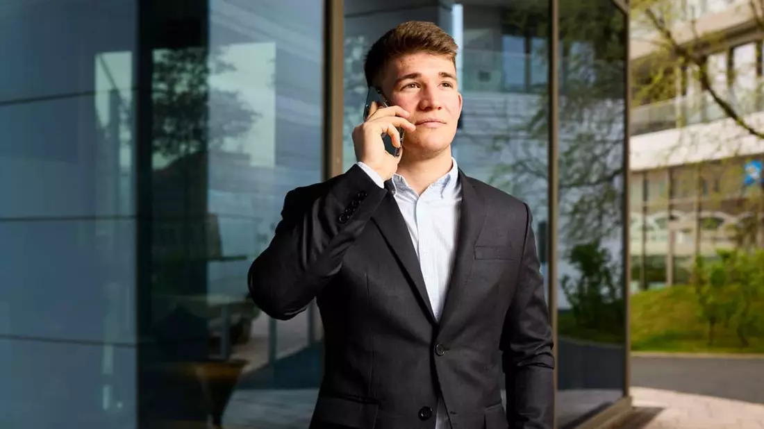 Abwarten ist keine Strategie: Warum Industrieunternehmen jetzt aktiv Neukunden gewinnen müssen – Julian Gatscher von gatscher media mit klaren Worten - Bild: presseportal.de