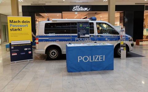 POL-RBK: Bergisch Gladbach - Beratungsangebot der Kriminalprävention in der RheinBerg-Galerie wird auch 2026 fortgesetzt - Foto: presseportal.de