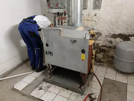 Ausbau einer alten Gasheizung (Archiv) - Foto: via dts Nachrichtenagentur
