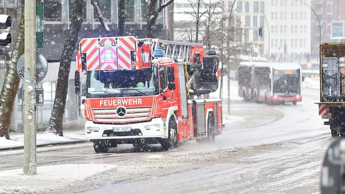 Feuerwehr in Hamburg am 26.01.2026 - Bild: via dts Nachrichtenagentur