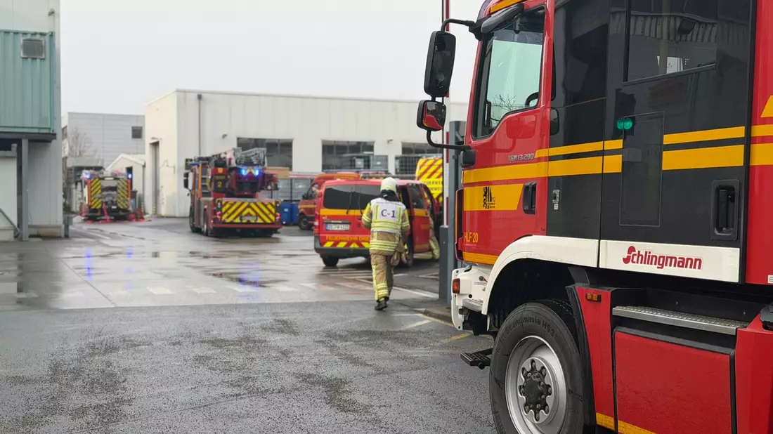 FW Dresden: Automatische Brandmeldeanlage meldet Brand bei Siemens Energy - Bild: presseportal.de