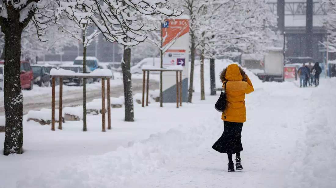Nürnberg im Schnee. - Bild: Daniel Karmann/dpa