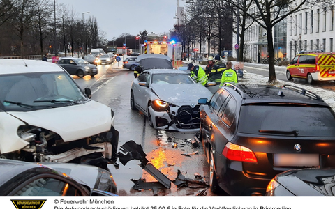 FW-M: Medizinischer Notfall mündet in Verkehrsunfall (Schwabing) - Foto: presseportal.de