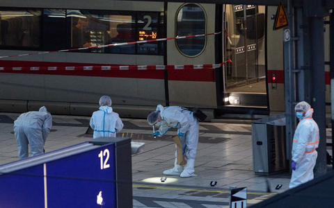 Bei dem Messerangriff wurden mehrere Menschen schwer verletzt. (Archivfoto) - Foto: Georg Wendt/dpa
