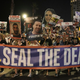 Für die Freilassung und Übergabe aller Geiseln waren monatelang Tausende Israelis auf die Straßen gegangen. (Archivbild) - Foto: Mahmoud Illean/AP/dpa