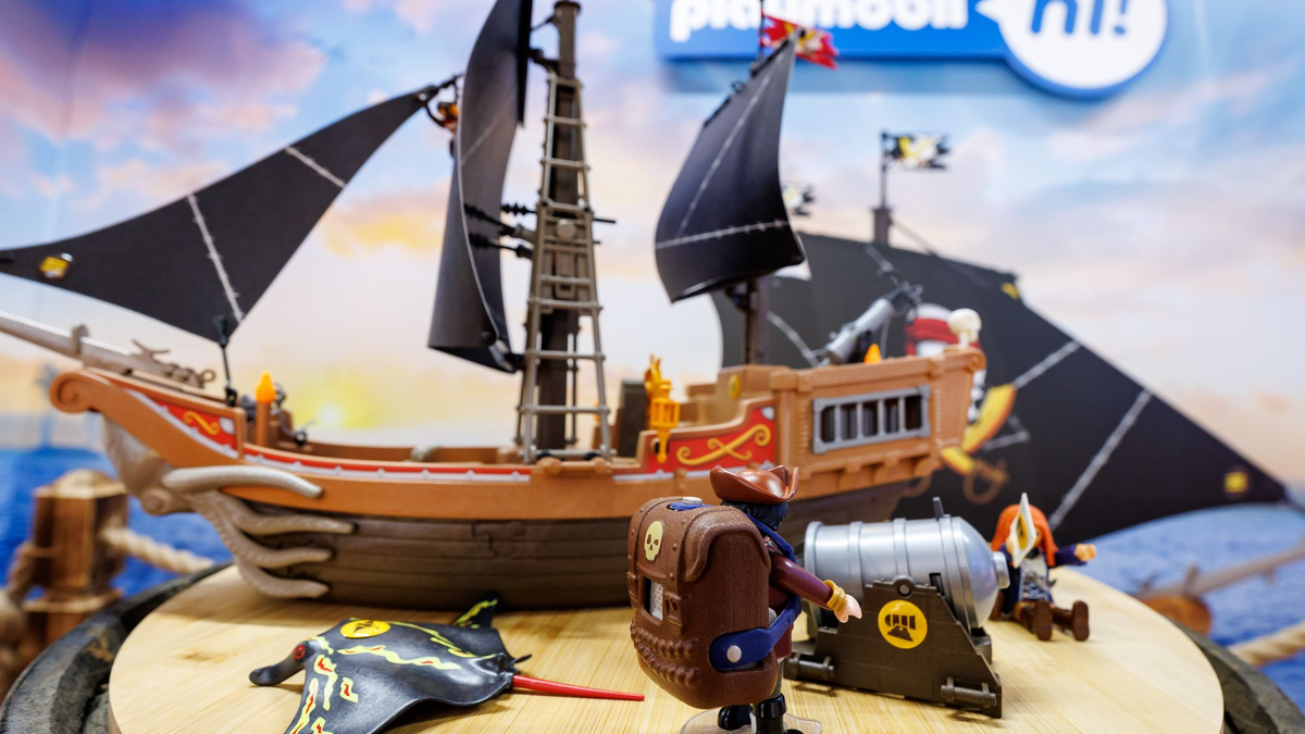 Die Playmobil-Welten sollen mit Geräuschen und sprechenden Figuren quasi lebendig werden.  - Foto: Daniel Karmann/dpa