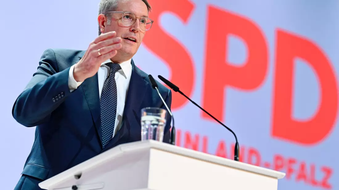 «Von Lifestyle-Arbeitnehmern sehe ich wenig in Deutschland und in meinem Land Rheinland-Pfalz», sagt Ministerpräsident Schweitzer. (Archivbild) - Bild: Uwe Anspach/dpa