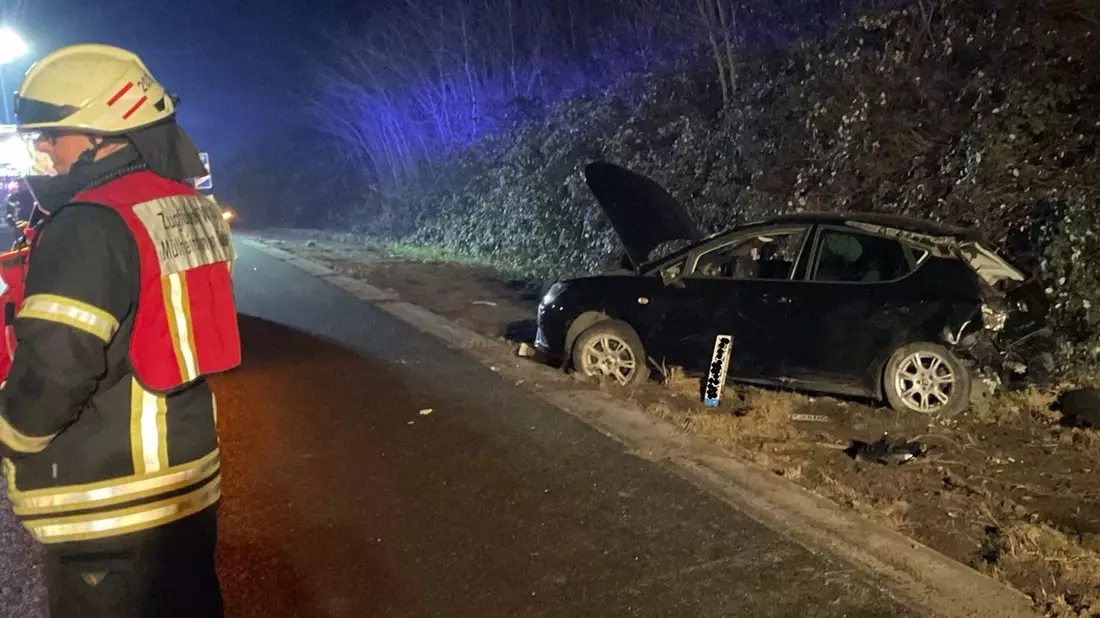 FW-MH: Fünf Verletzte nach Verkehrsunfall auf der A40 - überschlagenes Fahrzeug stand wieder auf den Reifen - Bild: presseportal.de