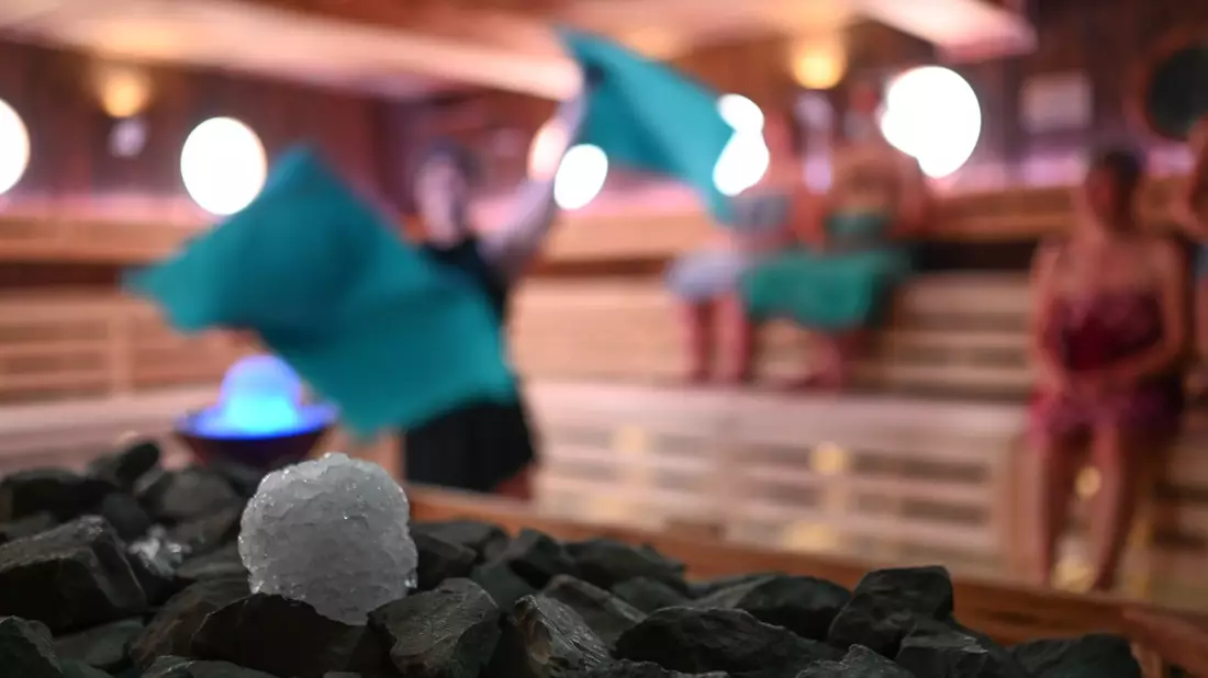 Nacktaufnahmen in einer Sauna sind bislang nicht strafbar. (Symbolbild) - Bild: Lars Penning/dpa