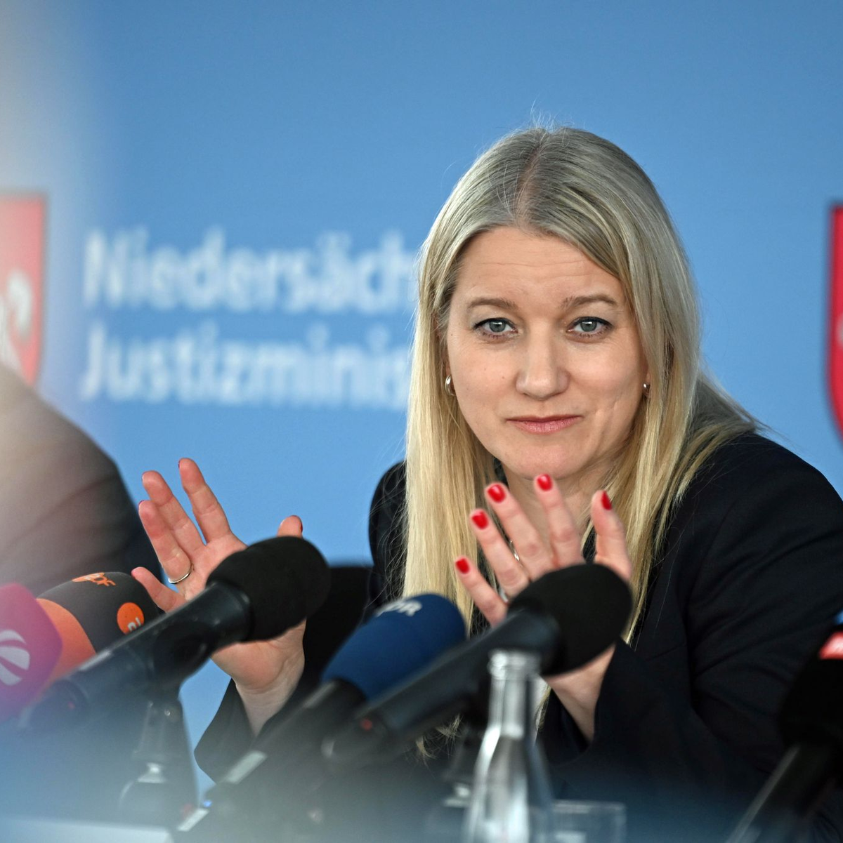 Niedersachsens Justizministerin Kathrin Wahlmann (SPD) setzt sich für ein Verbot von Voyeuraufnahmen ein. - Foto: Shireen Broszies/dpa