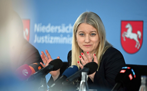 Niedersachsens Justizministerin Kathrin Wahlmann (SPD) setzt sich für ein Verbot von Voyeuraufnahmen ein. - Foto: Shireen Broszies/dpa